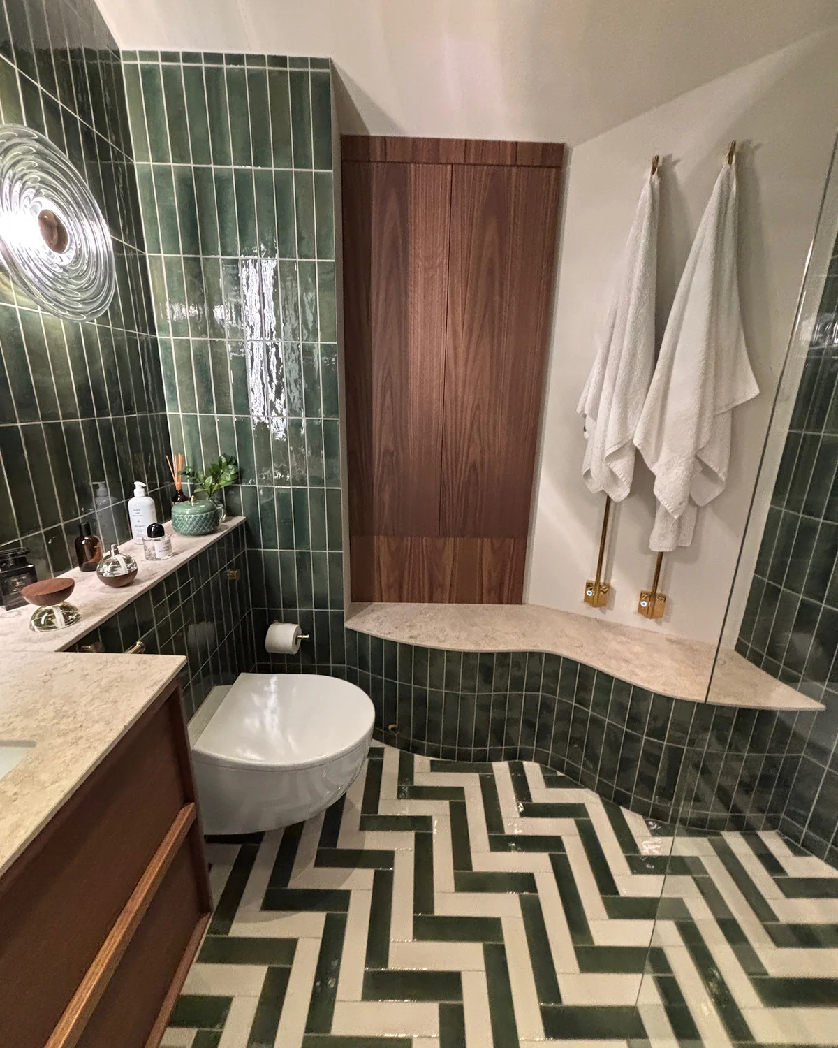 Exklusivt badrum efter städning