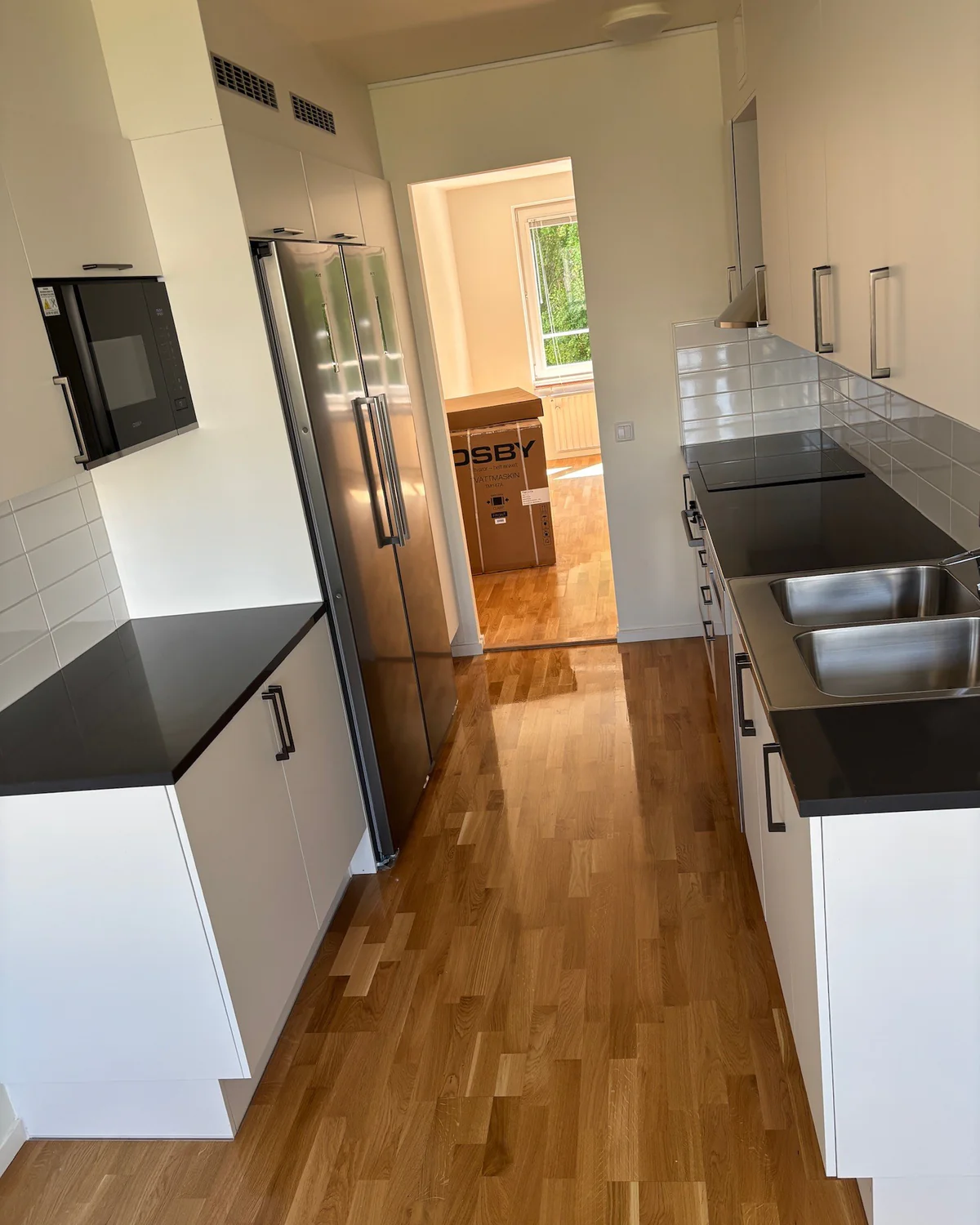 Rengjort kök efter renovering i lägenhet i Hägersten